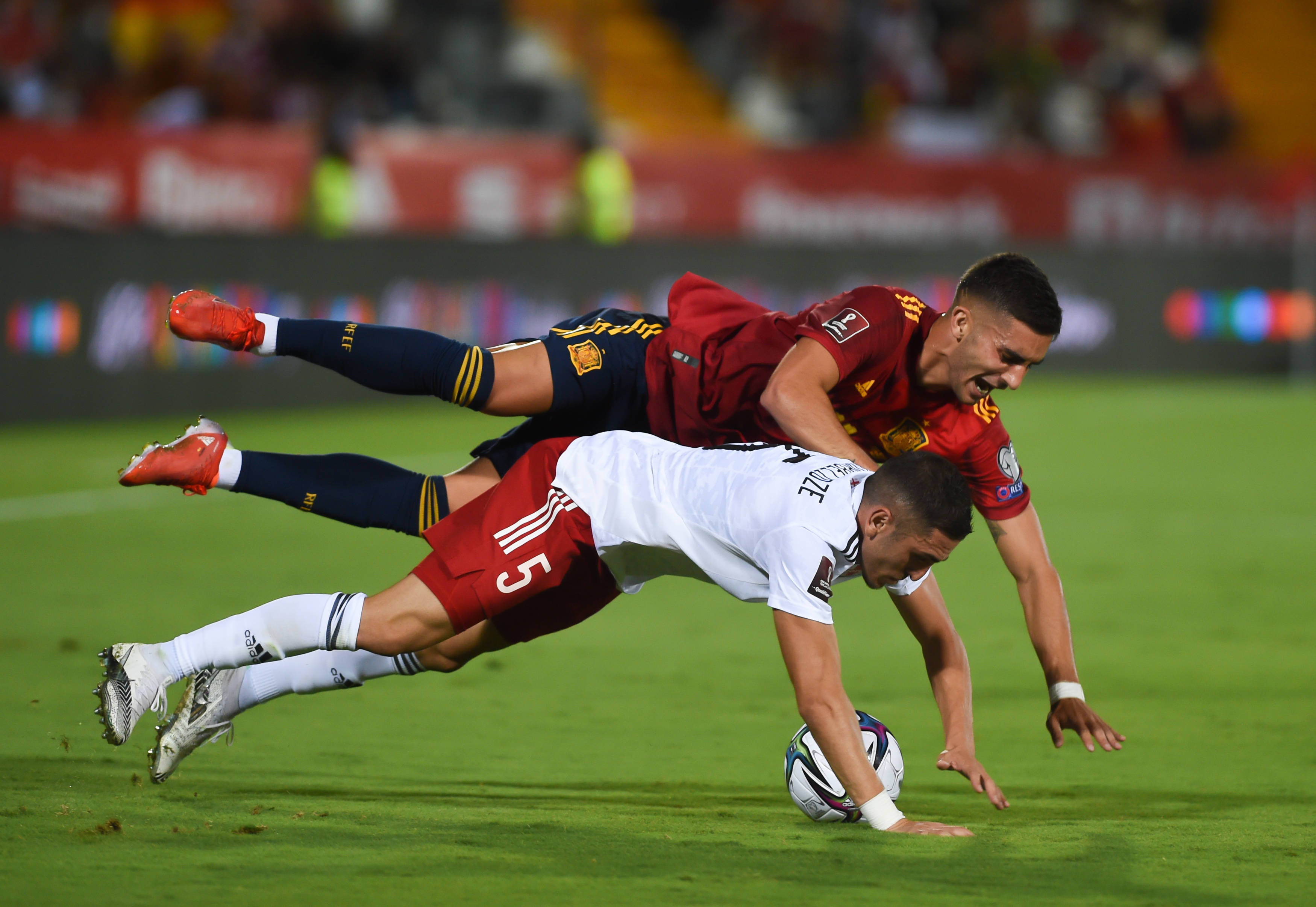 黑白直播网-欧预赛比赛实力悬殊,弱队愁眉不展的简单介绍