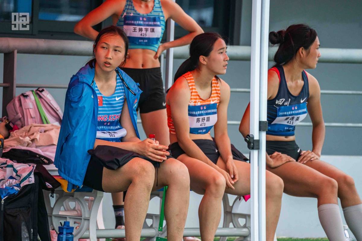 黑白直播网-女子跳远选手紧张备战,力争登上领奖台的简单介绍