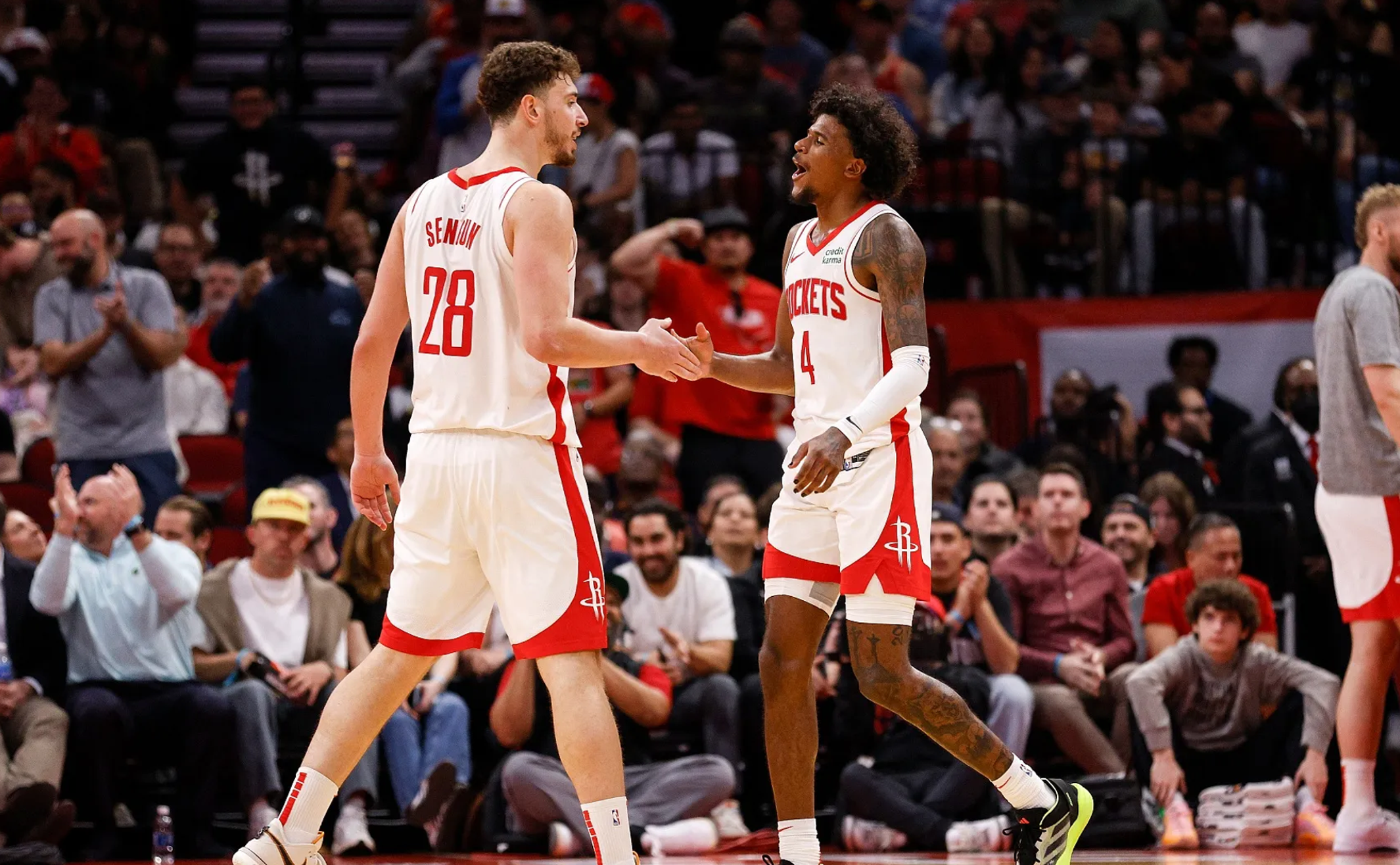 黑白直播网-雄鹿主场负于火箭止步四连胜