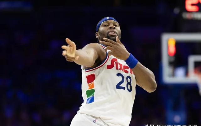 黑白直播在线观看-步行者主场惜败雄鹿,遭遇两连败