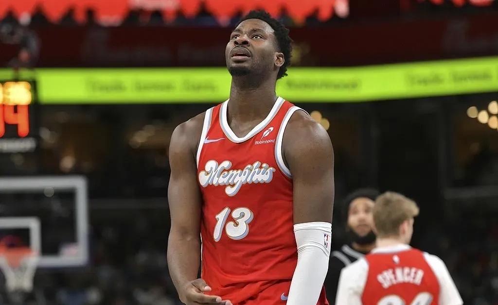 黑白直播-灰熊击败马刺,实力稳步攀升