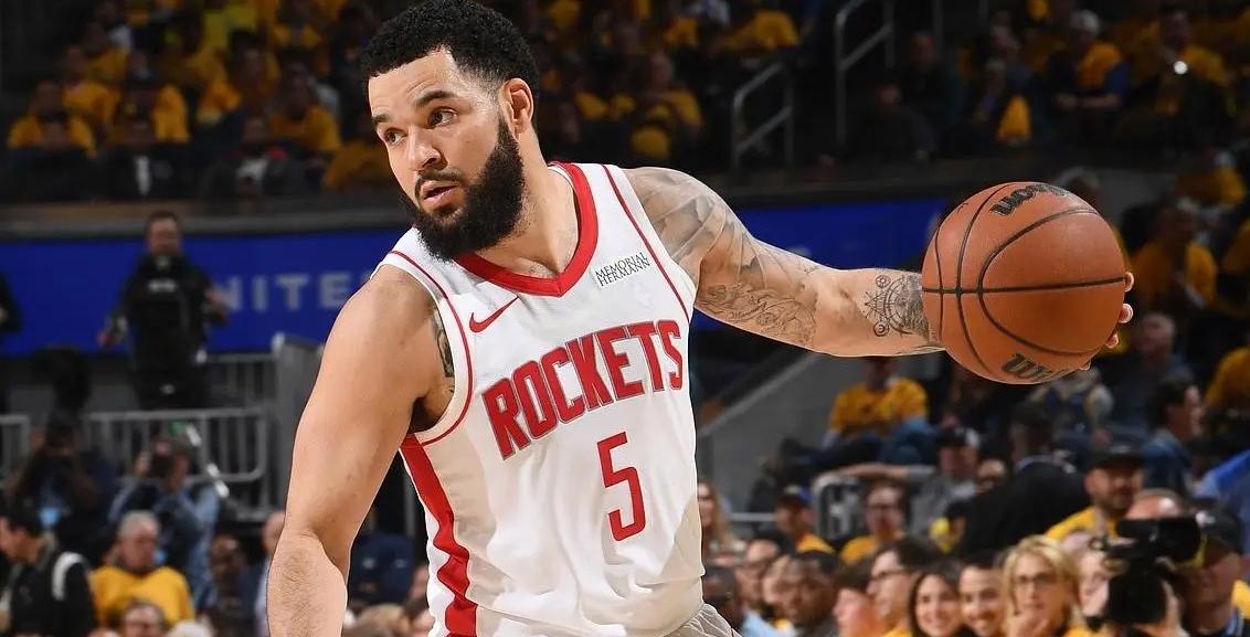 黑白直播在线观看-猛龙客场大胜尼克斯,范弗利特状元表现神勇的简单介绍