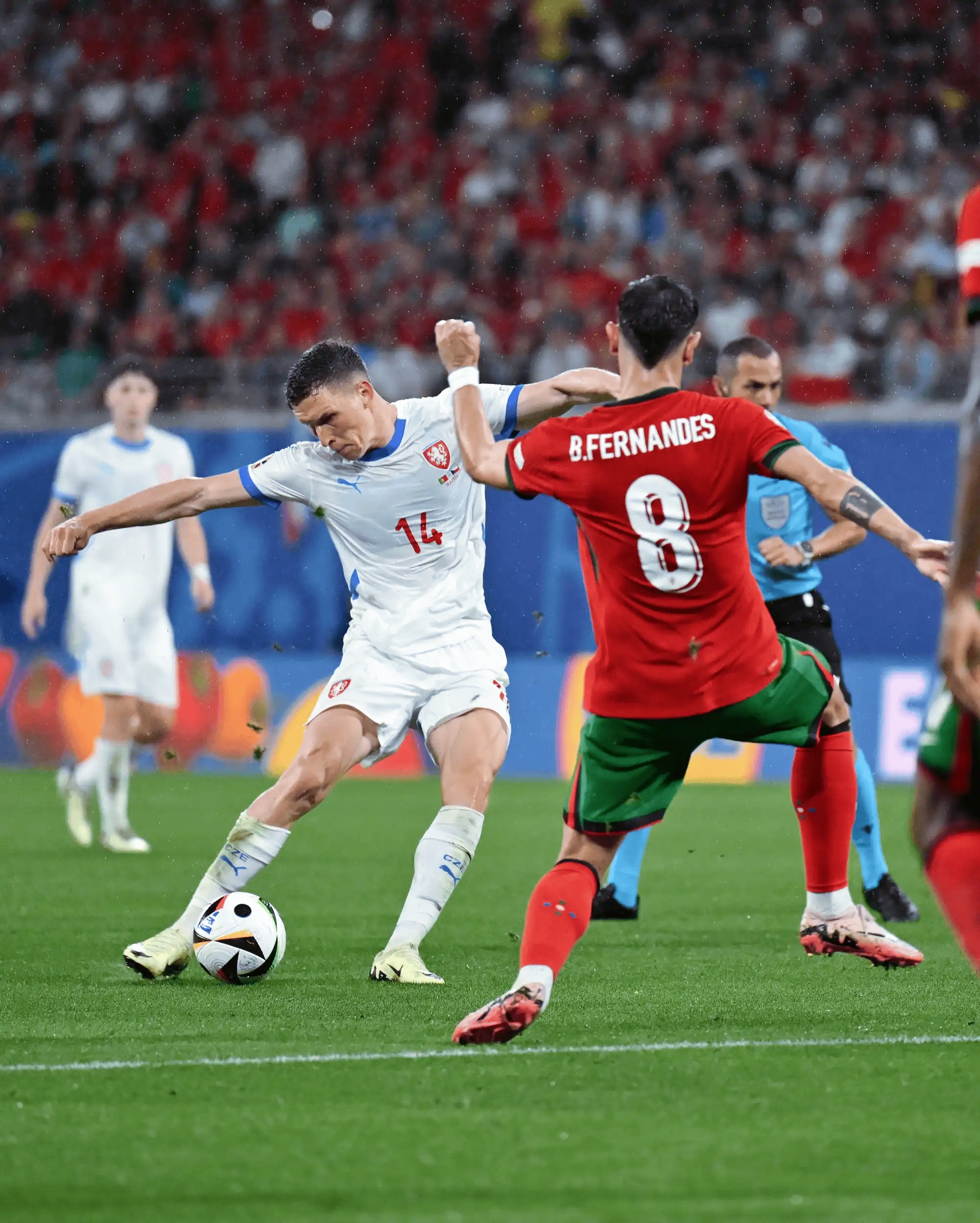 欧洲杯赛事精彩瞬间盘点，年度回顾震撼登场的简单介绍