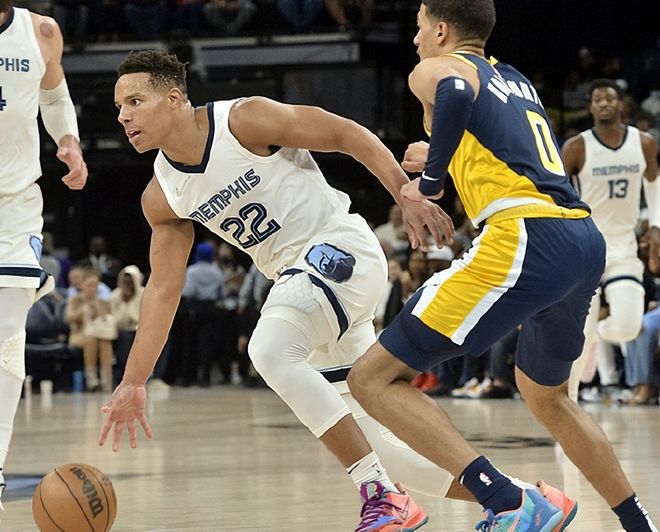 黑白直播在线观看-山东队碾压灰熊，霍勒迪高光表现