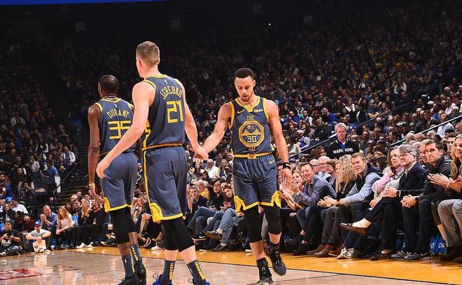 山东队碾压灰熊，霍勒迪高光表现