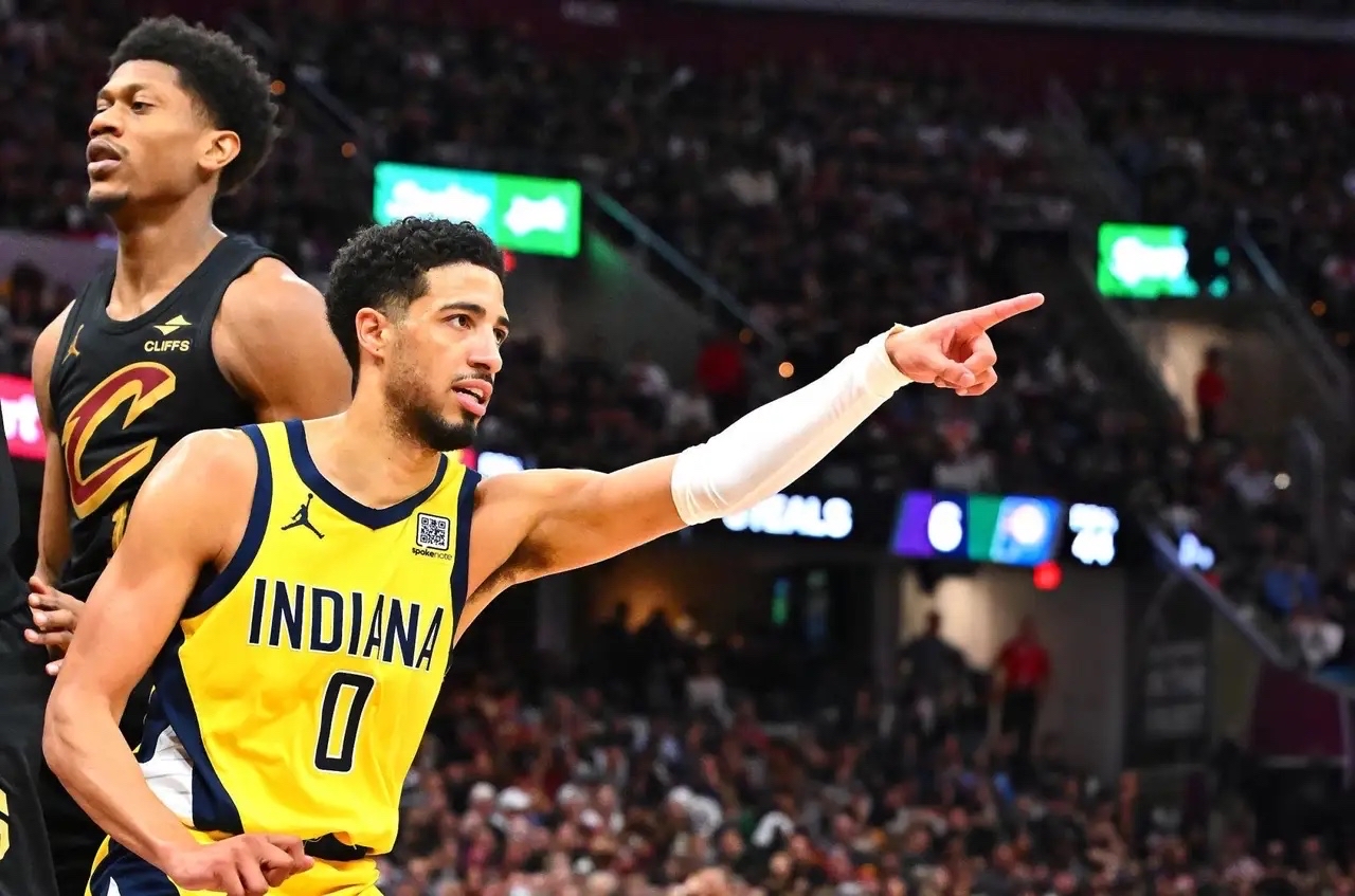 黑白直播免费体育直播-步行者翻盘山西队，锡安统治全场