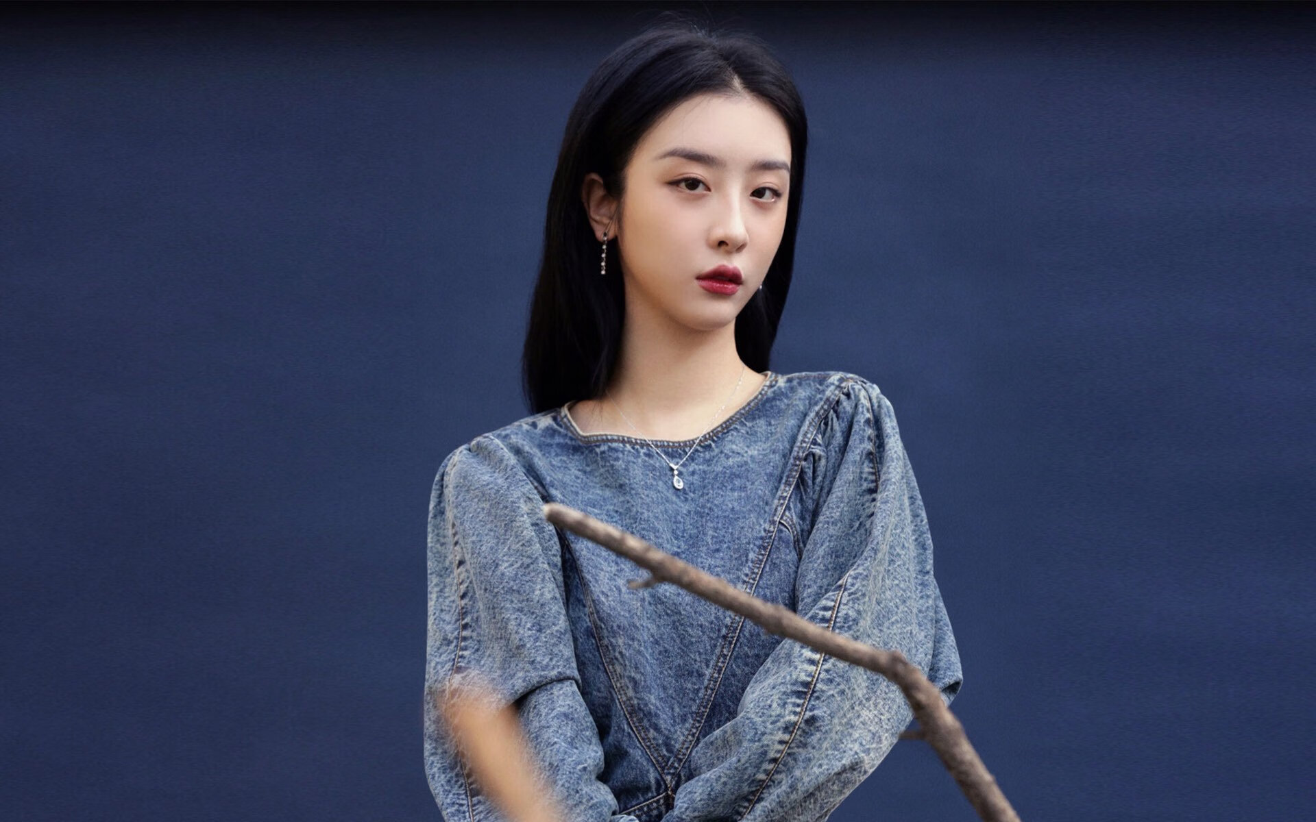 黑白直播免费体育直播-布伦森年度焦点之战接管比赛，开拓者争冠战险胜尼克斯