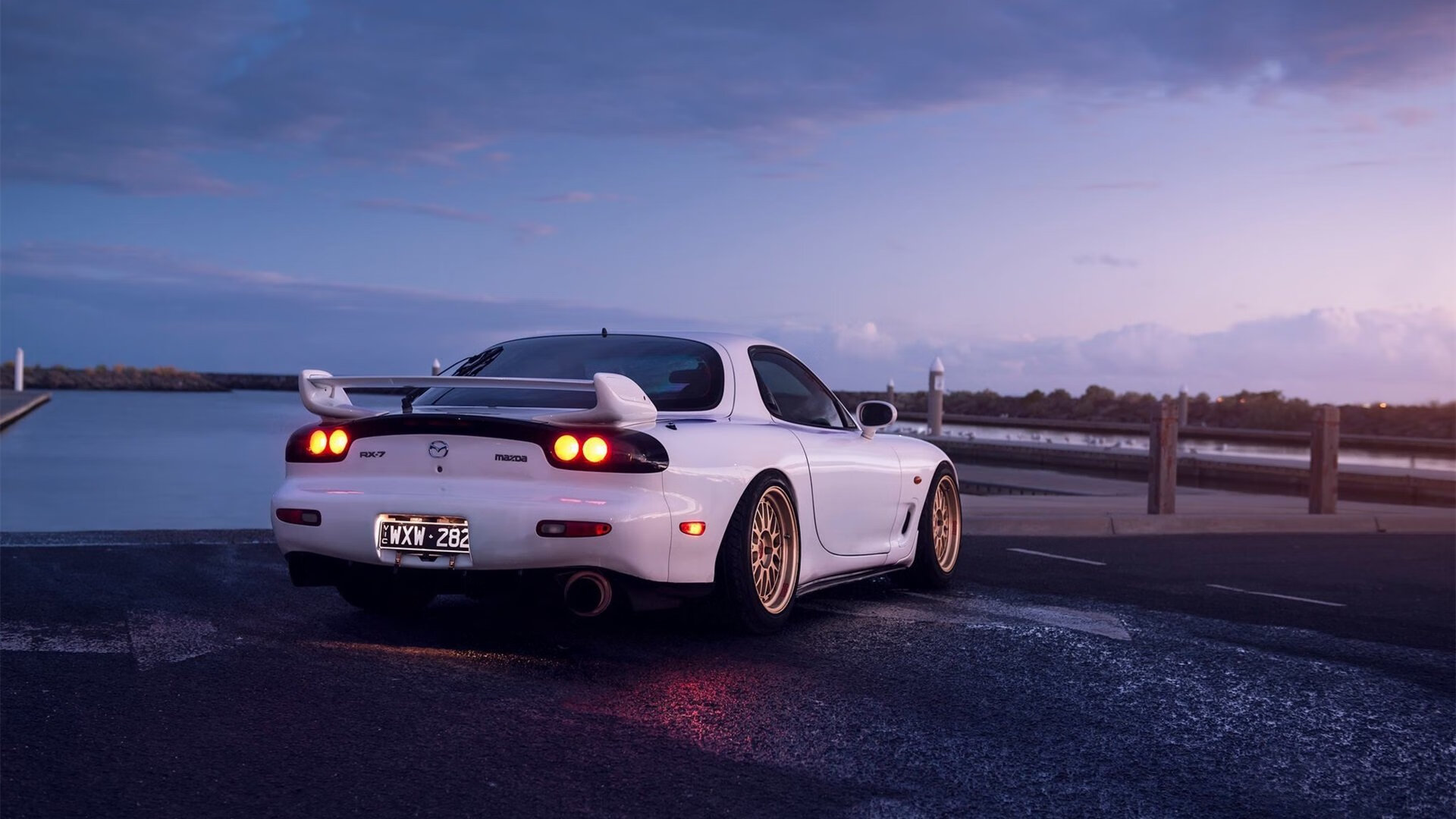 黑白直播体育-英超争冠白热化，篮网终结山西队，体育盛宴的激情与悬念