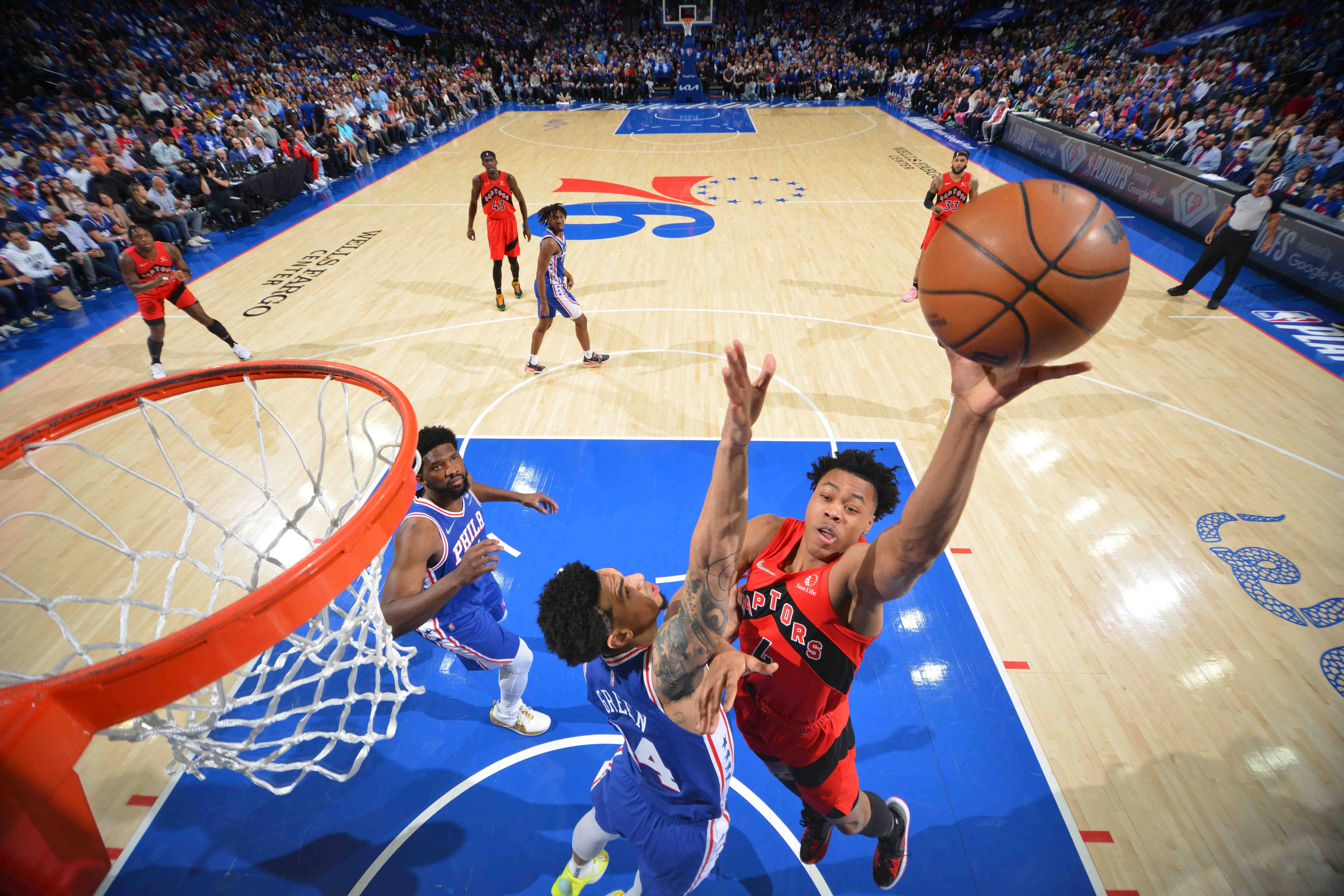 黑白直播网-上海队争冠战胜出爵士，马克西在季后赛抢七接管比赛